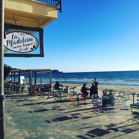 La Madeleine Café